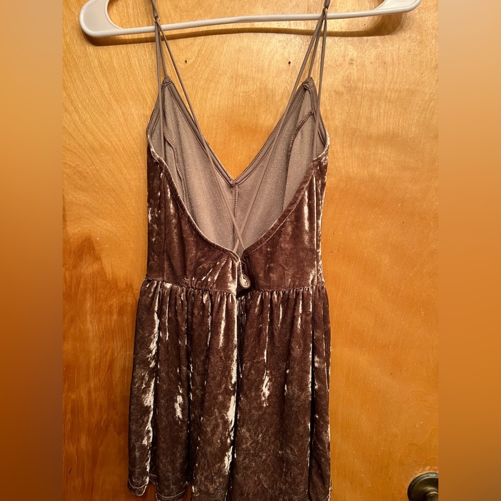 Velvety small romper.